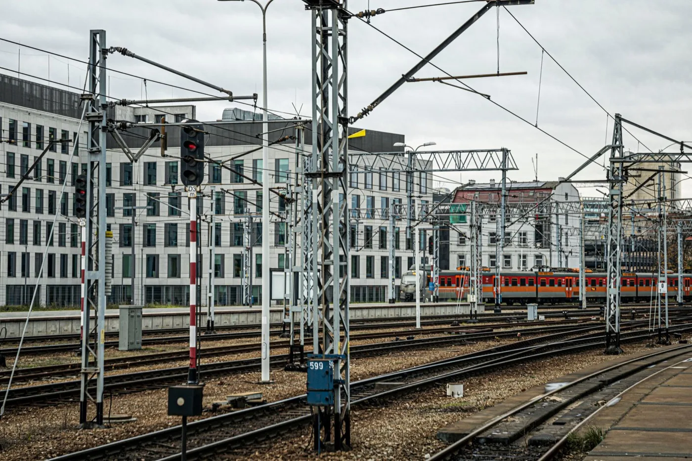 Oszlopösszeszerelés — villamos távvezeték építő, üzemeltető képzés